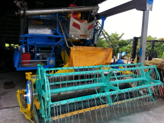 ขายด่วนรถเกี่ยวข้าว