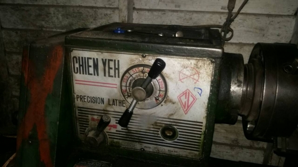 เครื่องกลึง 5 ฟุต 3 เพลา เกียร์บล็อก พร้อมใช้งาน เครื่องเงียบ สวย ๆ ด่วน !!! 68,000