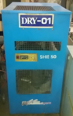 ขายชุดปั๊มลม สกรูแอร์ คอมเพลสเชอขนาด 8 แรง ของ KOBELCO + แอร์ไดเออร์ + ถังเก็บลมประมาณ 500 ลิตร 3 อย่าง ครบเช็ต ติดต่อได้ครับ