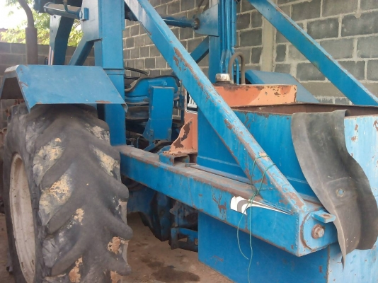 ขายรถไถคีบอ้อยฟอร์ด