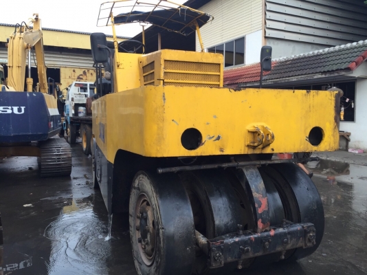 ต้องการขายรถบดล้อยาง9ล้อSAKAI TS7409 สภาพพร้อมใช้งาน