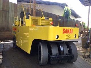 ต้องการขายรถบดล้อยาง9ล้อSAKAI TS7409 สภาพพร้อมใช้งาน
