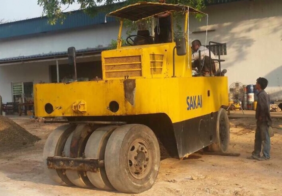 ต้องการขายรถบดล้อยาง9ล้อSAKAI TS7409 สภาพพร้อมใช้งาน