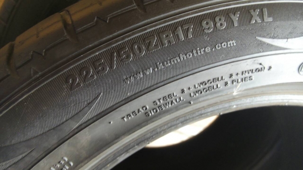 225/50R17 KUMHO มี 2 เส้น โทร.081-427-3941