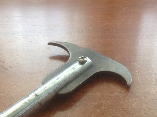 ขายเครื่องมือหน้าตาเหมือนตะขอเกี่ยว ขายเครื่องมือหน้าตาเหมือนตะขอเกี่ยว