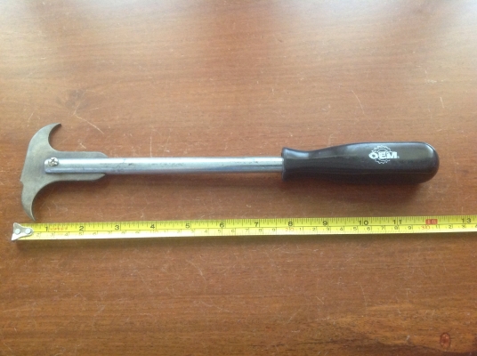 ขายเครื่องมือหน้าตาเหมือนตะขอเกี่ยว