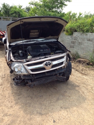 วีโก้ 4 ประตู เครื่อง3000 ออโต้ ปี 05 สีน้ำตาล โอนลอยหรือรื้อขายอะไหลได้ทั้งหมด