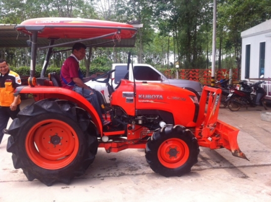 ขายด่วนคูโบต้า36แรง+ดันดิน+ผานพรวน+ผานบุกเบิก