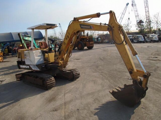 ขายรถขุด YANMAR ขนาด35-5UZ เครื่อง3สูบ 35 แรงม้า. ปั๊ม3ตอน รถพร้อมใช้งาน.รถนำเข้า เก่านอกแท้100\% เอกสารใบอินวอยพร้อม ราคา 220,000 สนใจ 096-3268553. ช่างเบนซ์ ID LINE 0963268553