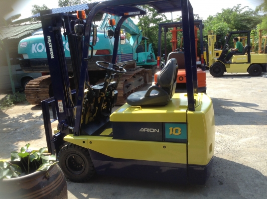 +++ ขายโฟล์คลิฟท์ไฟฟ้านั่งขับ  KOMATSU FB18  ขนาด 1.8  ตัน  (รถนอก   8,000  ชม.)  เสา 3 เมตร  เกียร์ออโตเมติค  ยางตัน