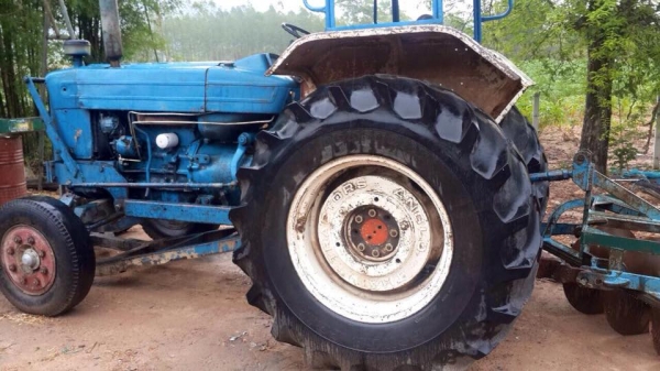 มาแล้วครับ  ของถูก  ขายครับรถไถ ฟรอด เครื่องT5  อุปกรณ์ หาง6 ใบมีด  คานหน้ารถบรรทุก  เคยแปลงเป็นรถคีบมา  เอกสารใบซื้อขาย  รถพร้อมใช้งานได้เลย   ขายถูกๆๆ218000