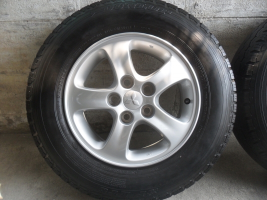 ล้อแม็ก 15นิ้ว 5รู ไทรตั้น พร้อมยาง สวยๆ 4 ล้อ ราคา 4700 บาท ล้อแม็ก 15นิ้ว 5รู ไทรตั้น พร้อมยาง สวยๆ 4 ล้อ ราคา 4700 บาท