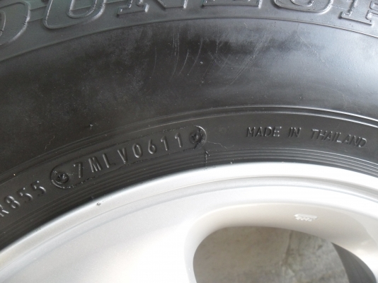 ล้อแม็ก 15นิ้ว 5รู ไทรตั้น พร้อมยาง สวยๆ 4 ล้อ ราคา 4700 บาท