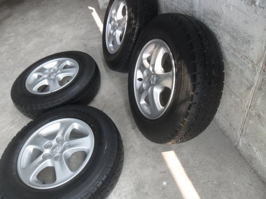 ล้อแม็ก 15นิ้ว 5รู ไทรตั้น พร้อมยาง สวยๆ 4 ล้อ ราคา 4700 บาท