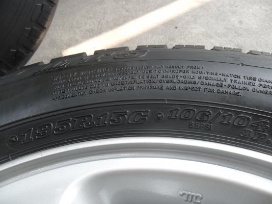 ล้อแม็ก 15นิ้ว 5รู ไทรตั้น พร้อมยาง สวยๆ 4 ล้อ ราคา 4700 บาท