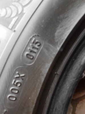 215/70R15 MICHELIN AGILIS ปี 2013 มี 2 เส้น tel.081-427-3941