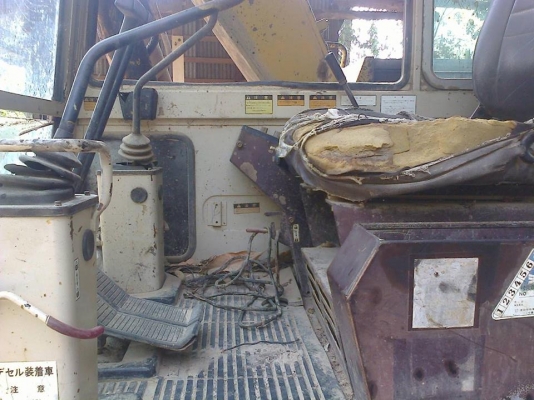 **408,000 บ.ต่อรอง///แบคโฮ PC100-3 ** ขาย KOMATSU-100 แบคโฮ พิมพ์นิยม KOMATSU PC100-3 S.No.19412 เครื่องเดิม ปั้มเดิม คอนโทรลยาว เครื่องKOMATSU 4สูบ เครื่องดี แรงดี ปั้มดี แรง ดี ทำงานดี เร็วดี บูมอาร์มดี สวย บุ้งกี๋ดี ยังหนาครับ เอวดี แน่น ไม่แตกไม่ร้าว