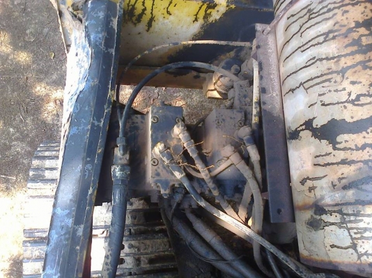 **408,000 บ.ต่อรอง///แบคโฮ PC100-3 ** ขาย KOMATSU-100 แบคโฮ พิมพ์นิยม KOMATSU PC100-3 S.No.19412 เครื่องเดิม ปั้มเดิม คอนโทรลยาว เครื่องKOMATSU 4สูบ เครื่องดี แรงดี ปั้มดี แรง ดี ทำงานดี เร็วดี บูมอาร์มดี สวย บุ้งกี๋ดี ยังหนาครับ เอวดี แน่น ไม่แตกไม่ร้าว