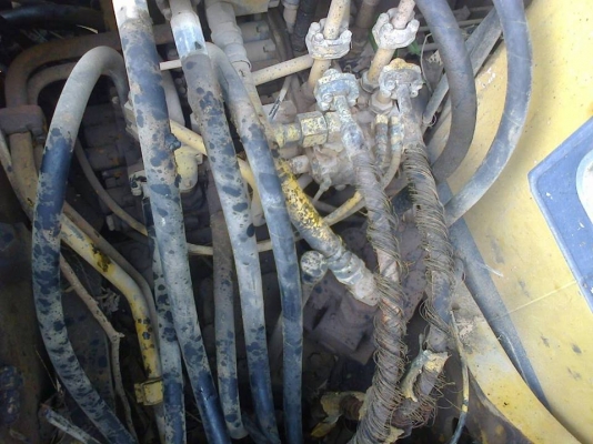 **408,000 บ.ต่อรอง///แบคโฮ PC100-3 ** ขาย KOMATSU-100 แบคโฮ พิมพ์นิยม KOMATSU PC100-3 S.No.19412 เครื่องเดิม ปั้มเดิม คอนโทรลยาว เครื่องKOMATSU 4สูบ เครื่องดี แรงดี ปั้มดี แรง ดี ทำงานดี เร็วดี บูมอาร์มดี สวย บุ้งกี๋ดี ยังหนาครับ เอวดี แน่น ไม่แตกไม่ร้าว