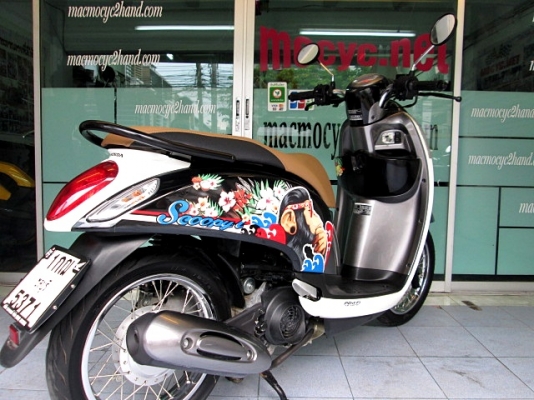 SCOOPY สีขาวดำ ลายกอลิล่า รถสวยใสอีกคัน รถเดือน ธันวาคม ปี 2556 ไมล์ 7 พันโล ของแถม 2 รายการ 30900