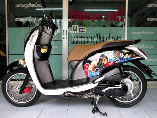 SCOOPY สีขาวดำ ลายกอลิล่า รถสวยใสอีกคัน รถเดือน ธันวาคม ปี 2556 ไมล์ 7 พันโล ของแถม 2 รายการ 30900