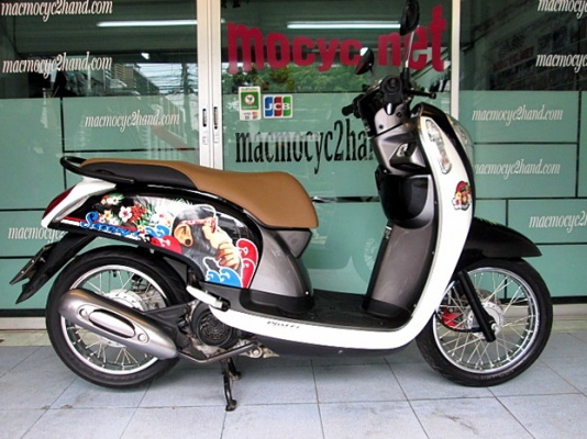 SCOOPY สีขาวดำ ลายกอลิล่า รถสวยใสอีกคัน รถเดือน ธันวาคม ปี 2556 ไมล์ 7 พันโล ของแถม 2 รายการ 30900