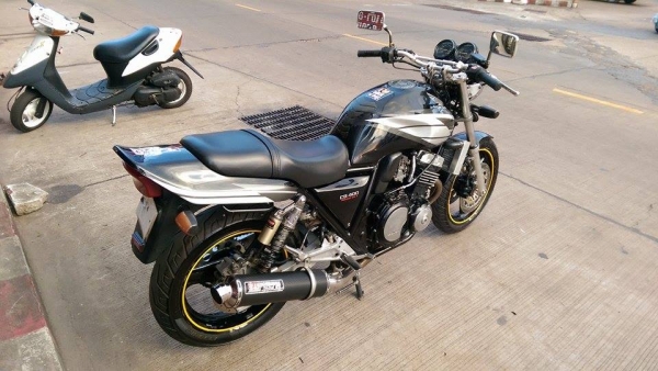 ขายคับ HONDA CB400 ปี93 ท่อแต่ง หม้อน้ำใหม่ แฮนด์บาร์ ยางหน้าหลังเต็ม อินวอยส์ สรรพสามิตร สวยๆ คับ ราคา 59000 บาท ส่งได้ทั่วไทยคับ สนใจติดต่อ 081-0578282 FACEBOOK POP BIGBIKE SAKONNAKHON ไอดีไลน์ POPBIGBIKESAKON คับ สนใจรถสวย ถูก ดี ต้อง POP BIGBIKE SAKON