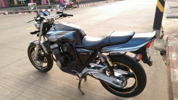 ขายคับ HONDA CB400 ปี93 ท่อแต่ง หม้อน้ำใหม่ แฮนด์บาร์ ยางหน้าหลังเต็ม อินวอยส์ สรรพสามิตร สวยๆ คับ ราคา 59000 บาท ส่งได้ทั่วไทยคับ สนใจติดต่อ 081-0578282 FACEBOOK POP BIGBIKE SAKONNAKHON ไอดีไลน์ POPBIGBIKESAKON คับ สนใจรถสวย ถูก ดี ต้อง POP BIGBIKE SAKON