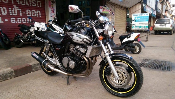 ขายคับ HONDA CB400 ปี93 ท่อแต่ง หม้อน้ำใหม่ แฮนด์บาร์ ยางหน้าหลังเต็ม อินวอยส์ สรรพสามิตร สวยๆ คับ ราคา 59000 บาท ส่งได้ทั่วไทยคับ สนใจติดต่อ 081-0578282 FACEBOOK POP BIGBIKE SAKONNAKHON ไอดีไลน์ POPBIGBIKESAKON คับ สนใจรถสวย ถูก ดี ต้อง POP BIGBIKE SAKON