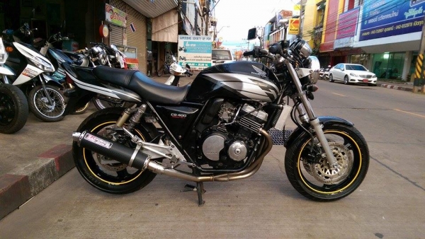ขายคับ HONDA CB400 ปี93 ท่อแต่ง หม้อน้ำใหม่ แฮนด์บาร์ ยางหน้าหลังเต็ม อินวอยส์ สรรพสามิตร สวยๆ คับ ราคา 59000 บาท ส่งได้ทั่วไทยคับ สนใจติดต่อ 081-0578282 FACEBOOK POP BIGBIKE SAKONNAKHON ไอดีไลน์ POPBIGBIKESAKON คับ สนใจรถสวย ถูก ดี ต้อง POP BIGBIKE SAKON