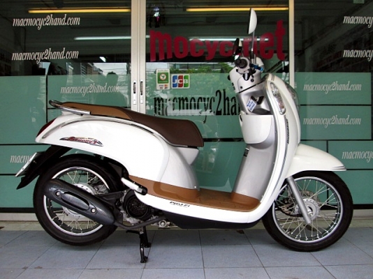 SCOOPY สีขาว สวยสะอาด พิมนิยม รถเดือน กรกฏาคม ปี 57ไมล์ 2 พันโล ของแถม 2 รายการ 31900