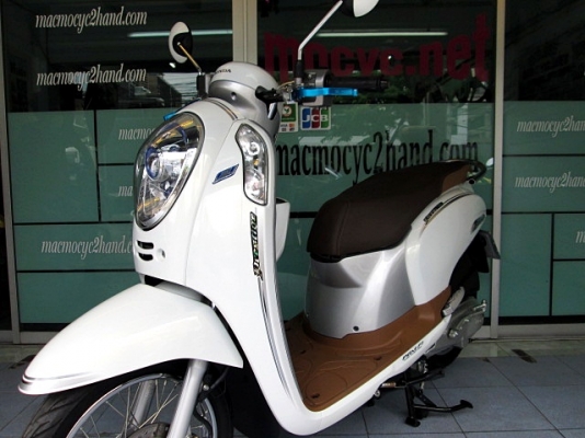 SCOOPY สีขาว สวยสะอาด พิมนิยม รถเดือน กรกฏาคม ปี 57ไมล์ 2 พันโล ของแถม 2 รายการ 31900