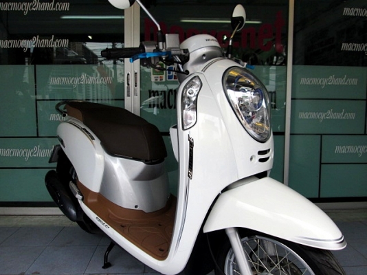 SCOOPY สีขาว สวยสะอาด พิมนิยม รถเดือน กรกฏาคม ปี 57ไมล์ 2 พันโล ของแถม 2 รายการ 31900