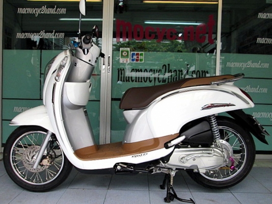 SCOOPY สีขาว สวยสะอาด พิมนิยม รถเดือน กรกฏาคม ปี 57ไมล์ 2 พันโล ของแถม 2 รายการ 31900