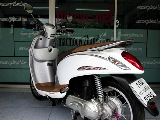SCOOPY สีขาว สวยสะอาด พิมนิยม รถเดือน กรกฏาคม ปี 57ไมล์ 2 พันโล ของแถม 2 รายการ 31900