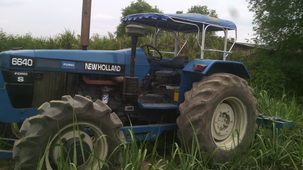 ขายรถไถFORDรุ่ร6640สองเพลาคานหน้าคาลาโล่ทะเบียนพร้อมโอนรถพร้อมใช้