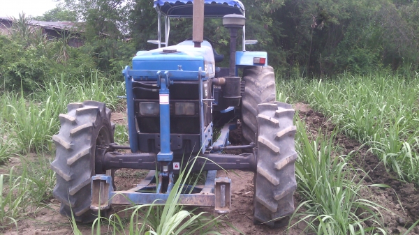 ขายรถไถFORDรุ่ร6640สองเพลาคานหน้าคาลาโล่ทะเบียนพร้อมโอนรถพร้อมใช้