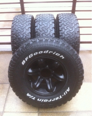ล้อเล็บเหยี่ยว15 พร้อมยาง BF goodrich 31 10.5 R15 ปี10 ล้อสวยมาก เอาไปใส่หล่อๆได้อีกนานครับ