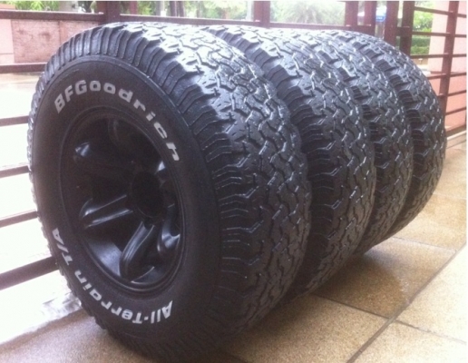 ล้อเล็บเหยี่ยว15 พร้อมยาง BF goodrich 31 10.5 R15 ปี10 ล้อสวยมาก เอาไปใส่หล่อๆได้อีกนานครับ