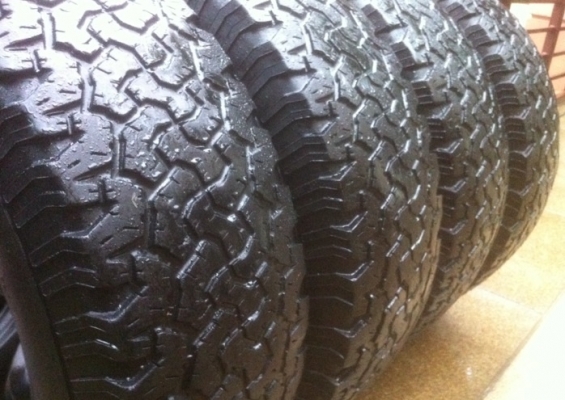 ล้อเล็บเหยี่ยว15 พร้อมยาง BF goodrich 31 10.5 R15 ปี10 ล้อสวยมาก เอาไปใส่หล่อๆได้อีกนานครับ