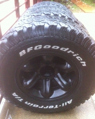 ล้อเล็บเหยี่ยว15 พร้อมยาง BF goodrich 31 10.5 R15 ปี10 ล้อสวยมาก เอาไปใส่หล่อๆได้อีกนานครับ