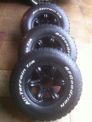 ล้อเล็บเหยี่ยว15 พร้อมยาง BF goodrich 31 10.5 R15 ปี10 ล้อสวยมาก เอาไปใส่หล่อๆได้อีกนานครับ