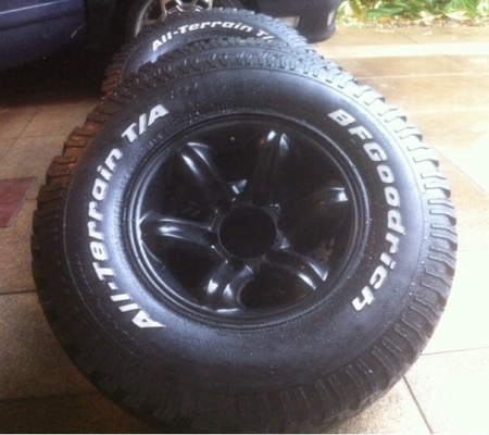 ล้อเล็บเหยี่ยว15 พร้อมยาง BF goodrich 31 10.5 R15 ปี10 ล้อสวยมาก เอาไปใส่หล่อๆได้อีกนานครับ