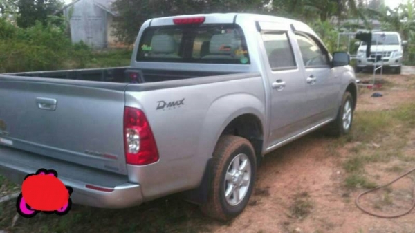 ISUZU 4ประตูเตี้ย ปี07 เครื่อง2.5 เกียร์ธรรมดา ISUZU 4ประตูเตี้ย ปี07 เครื่อง2.5 เกียร์ธรรมดา