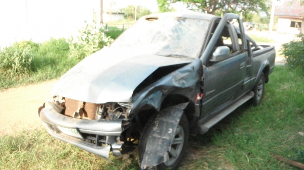 ขายซาก isuzu rodeo 4wd 3000cc ปี 2545 ขายซาก isuzu rodeo 4wd 3000cc ปี 2545