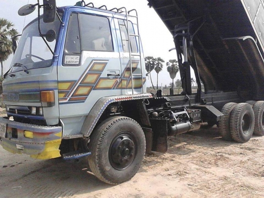 ขายร็อกกี้ ใหญ่ นางฟ้าแท้ โค๊ต ตัว R 240 แท้ 2 เพลาดั้ม คัสซีสวยมาก ขายร็อกกี้ ใหญ่ นางฟ้าแท้ โค๊ต ตัว R 240 แท้ 2 เพลาดั้ม คัสซีสวยมาก