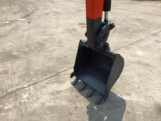 รถขุดเล็ก KUBOTA KH5 (เท่า PC05) ทำสีใหม่ มือสองนำเข้าญี่ปุ่น