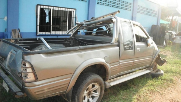 ขายซาก isuzu rodeo 4wd  3000cc ปี 2545