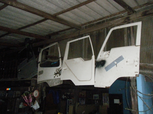 ขายประตู10ล้อหลายรุ่นครับ สนใจรุ่นไหนสอบถามได้ครับ 0892095791 (บอย) ส่งได้ครับ