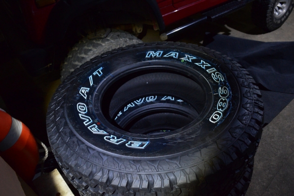 ยางใหม่ Maxxis AT980 31x10.5x15 ปี 2015 เข้ามาอีกชุดครับ ยางใหม่ Maxxis AT980 31x10.5x15 ปี 2015 เข้ามาอีกชุดครับ
